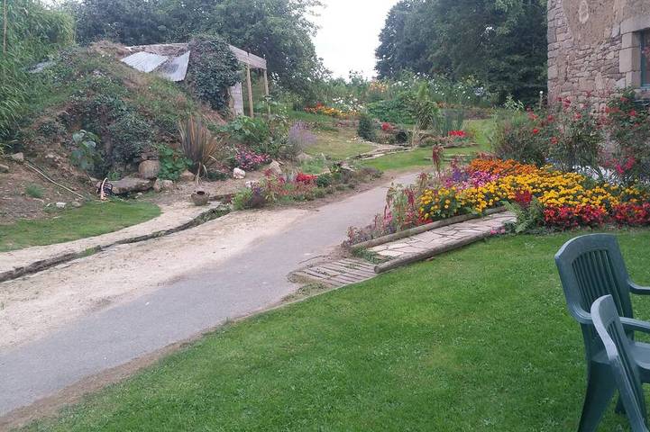 Gîte pour 2 personnes, avec jardin à Trédias