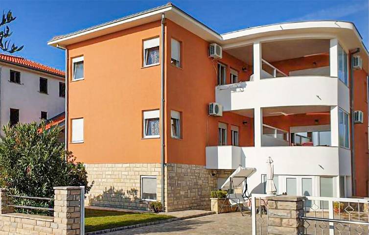 Gîte pour 6 personnes, avec Terrasse à Biograd na Moru - 2