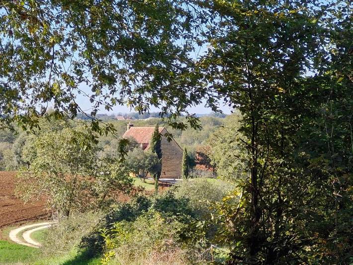 Location de vacances pour 11 personnes, avec jardin et vue ainsi que terrasse et piscine, animaux acceptés à Jayac - 2