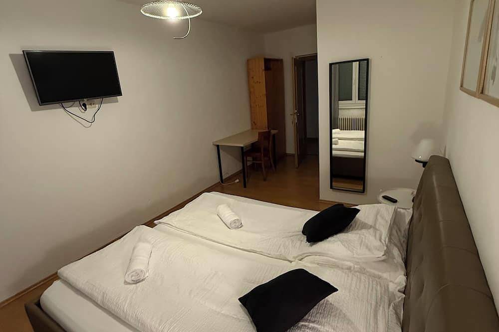 1 room 59€ (double bed 2person) in Linz - Wels