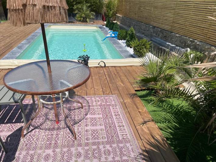 Location de vacances pour 3 personnes, avec Terrasse ainsi que Jardin et Piscine à Malemort-du-Comtat