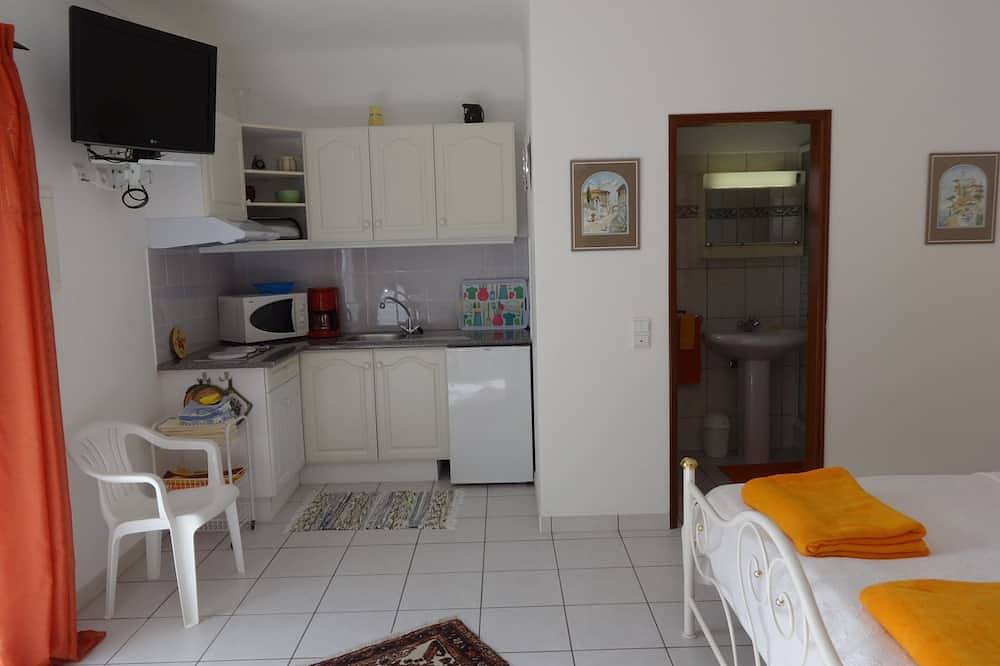 Ganze Wohnung, Cozy studio in the garden with terrace in Porches, Faro Distrikt
