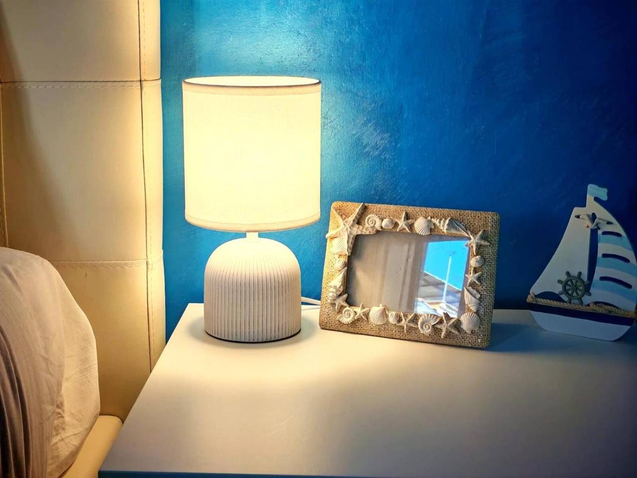 Entire apartment, Light Blue House Apartment with Balcony, Wi-Fi, and Air Conditioning in Salerno, Tyrrhenian Coast Campania