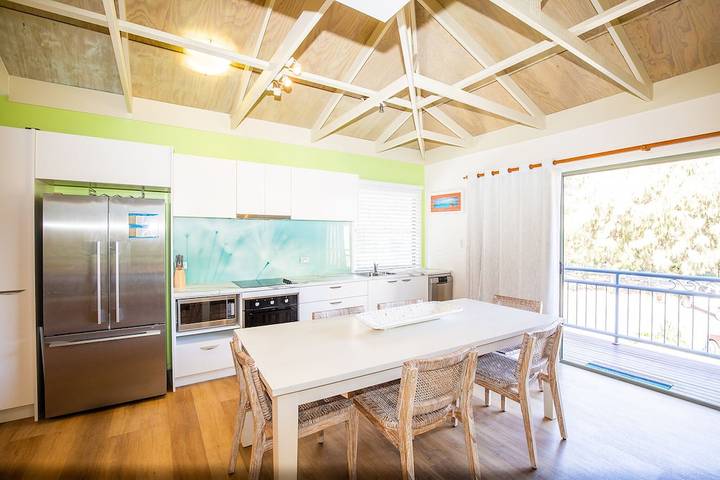 Holiday rental for 6 people, with pool and balcony in North Stradbroke Island