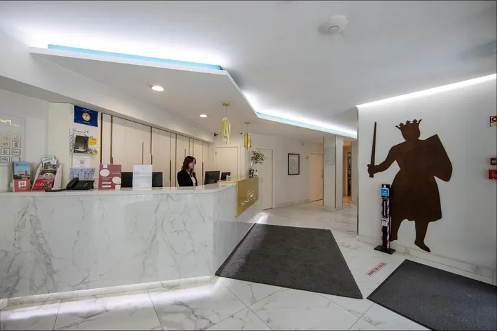 Hotel para 3 personas, con terraza y vistas - 1