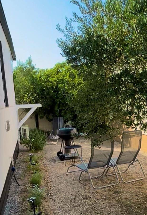 Camping pour 5 personnes, avec Balcon et Terrasse ainsi que Jardin et Vue à Tisno - 3