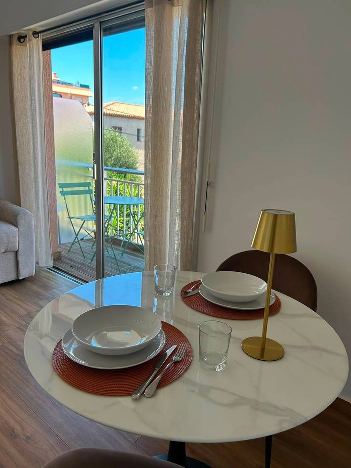 Monolocale intero, Monolocale 'Les Jacinthes Proche Mer' con Balcone, Wi-Fi e Aria Condizionata in Cros de Cagnes, Cagnes-sur-Mer