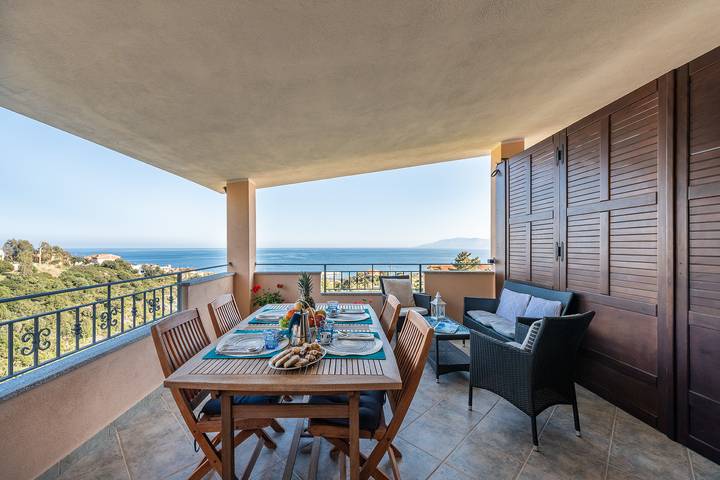 Ferienwohnung für 8 Personen, mit Terrasse und Garten in Cala Gonone - 2