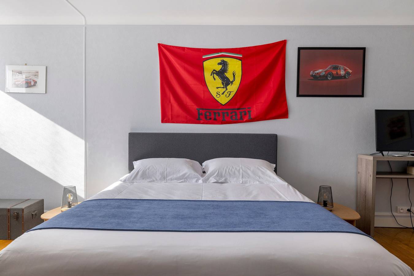 Chambre d'hôtes 'Chambre Ferrari' avec terrasse partagée, jardin partagé et Wi-Fi in Laigné-en-Belin, Sarthe