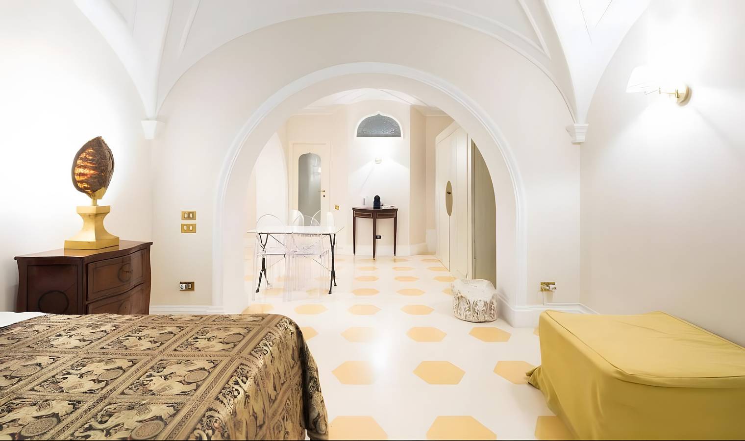 Ganze Wohnung, Apartment 'Rione Monti Charming Suite Colosseo' mit Wlan und Klimaanlage in Rom Zentrum, Rom