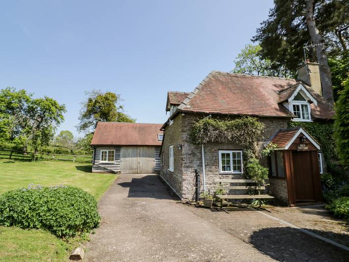 Log cabin for 4 people, with Garden in Herefordshire
