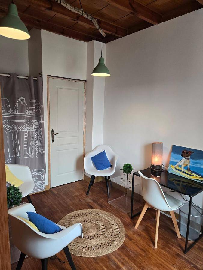 Location de vacances pour 6 personnes, avec terrasse à Échallat - 3