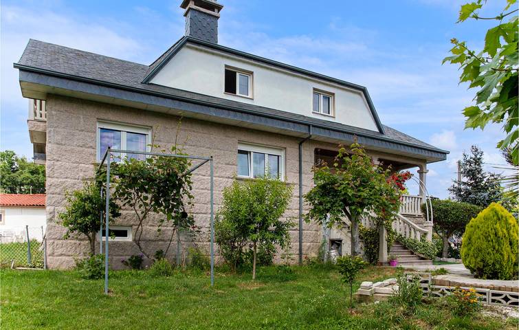 Charmante 2BR Wohnung mit Garten & Terrasse in Chantada in Chantada, Reserva da Biosfera Ribeira Sacra e Serras do Oribio e Courel
