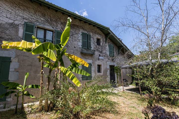 Gîte pour 6 personnes, avec vue et jardin
