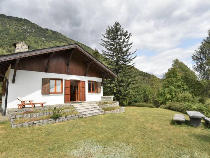 Gîte pour 6 personnes, avec jardin et terrasse à Mello