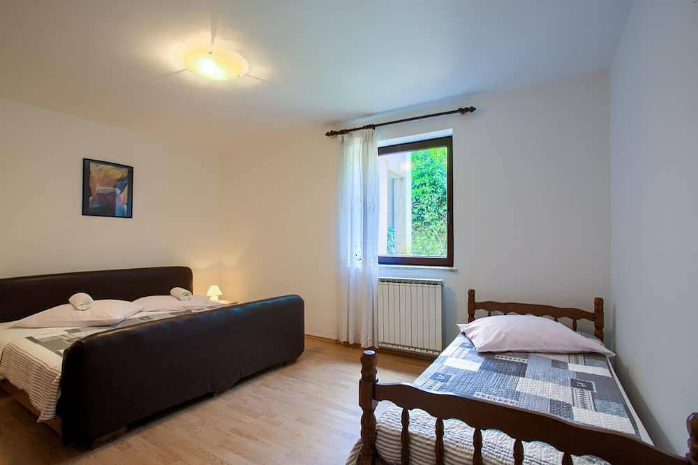 Ganze Wohnung, Laviki 3 Schlafzimmer App am Pool in Vinkuran, Südküste Istrien