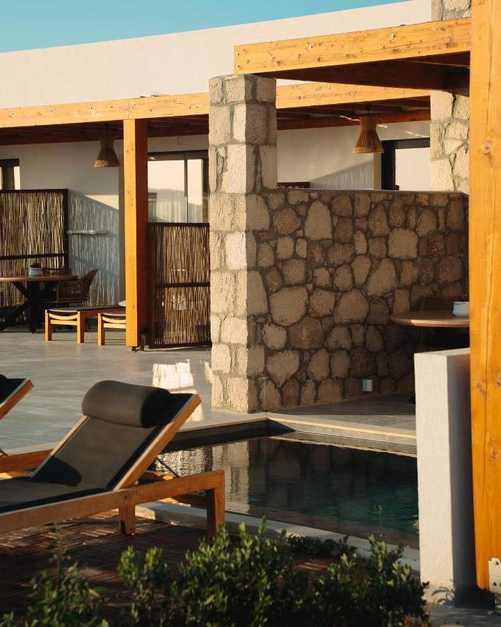 Chambre d’hôte pour 2 personnes, avec terrasse et piscine ainsi que vue et jardin dans Milos - 3