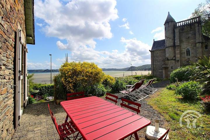 Gîte pour 4 personnes, avec terrasse et jardin