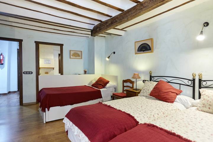 Habitación 'El Yelmo' con vistas a la montaña in Hornos , Parque natural de las Sierras de Cazorla y Segura