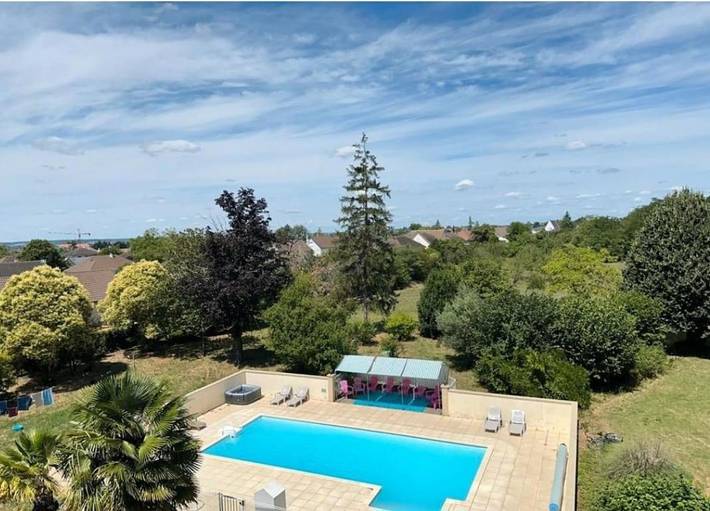Camping pour 30 personnes, avec Terrasse et Jardin ainsi que Piscine et Sauna