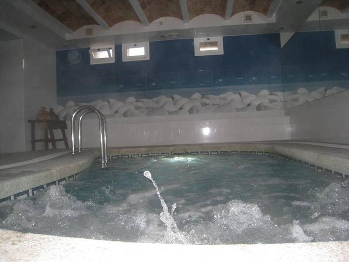Hôtel pour 2 personnes, avec balcon ainsi que piscine et jacuzzi