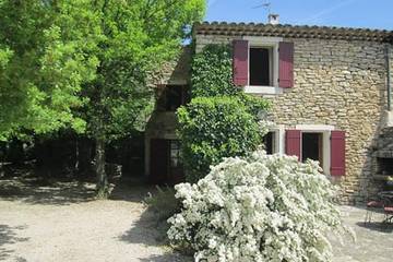 Gîte pour 4 personnes, avec jardin à Ménerbes