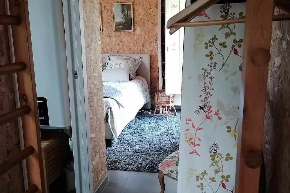 Appartement entier, Eco-friendly cottage private pool heated all year round in Sainte-Marguerite-d'Elle, Région de Bayeux