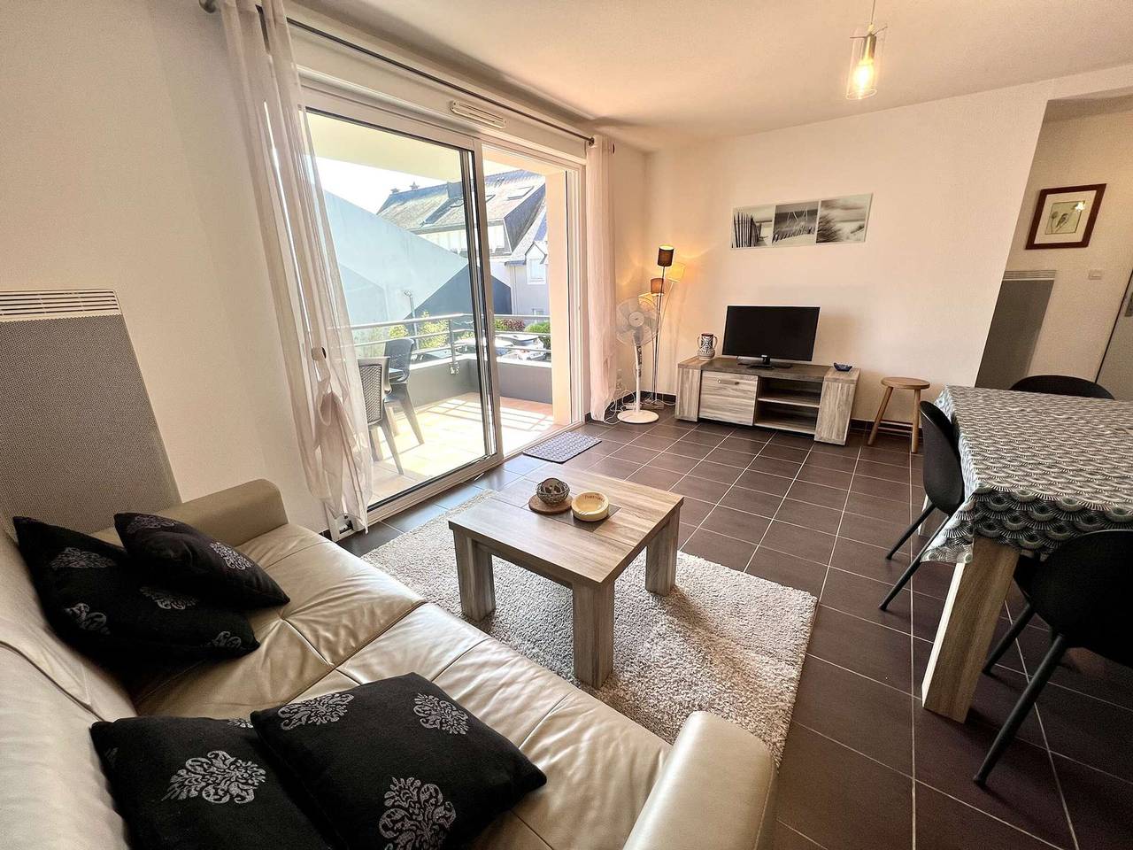 Ganze Wohnung, Étel: 2-Zimmer-Wohnung mit Südterrasse, Parkplatz & Kleiner Hund Willkommen in Étel, Côte des Mégalithes
