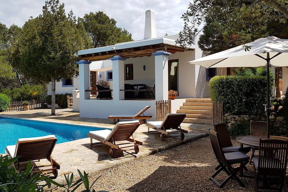 Bonita casa en Ibiza en entorno natural ,  Wifi , bbc,  piscina, in Santa Eulària des Riu, Ibiza Este