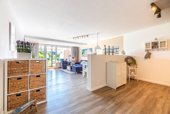 Ganze Wohnung, 4-Sterne Ferienwohnung im Erdgeschoß mit Terrasse nach Süden und Strandnah in Raucherstrand, Wyk auf Föhr