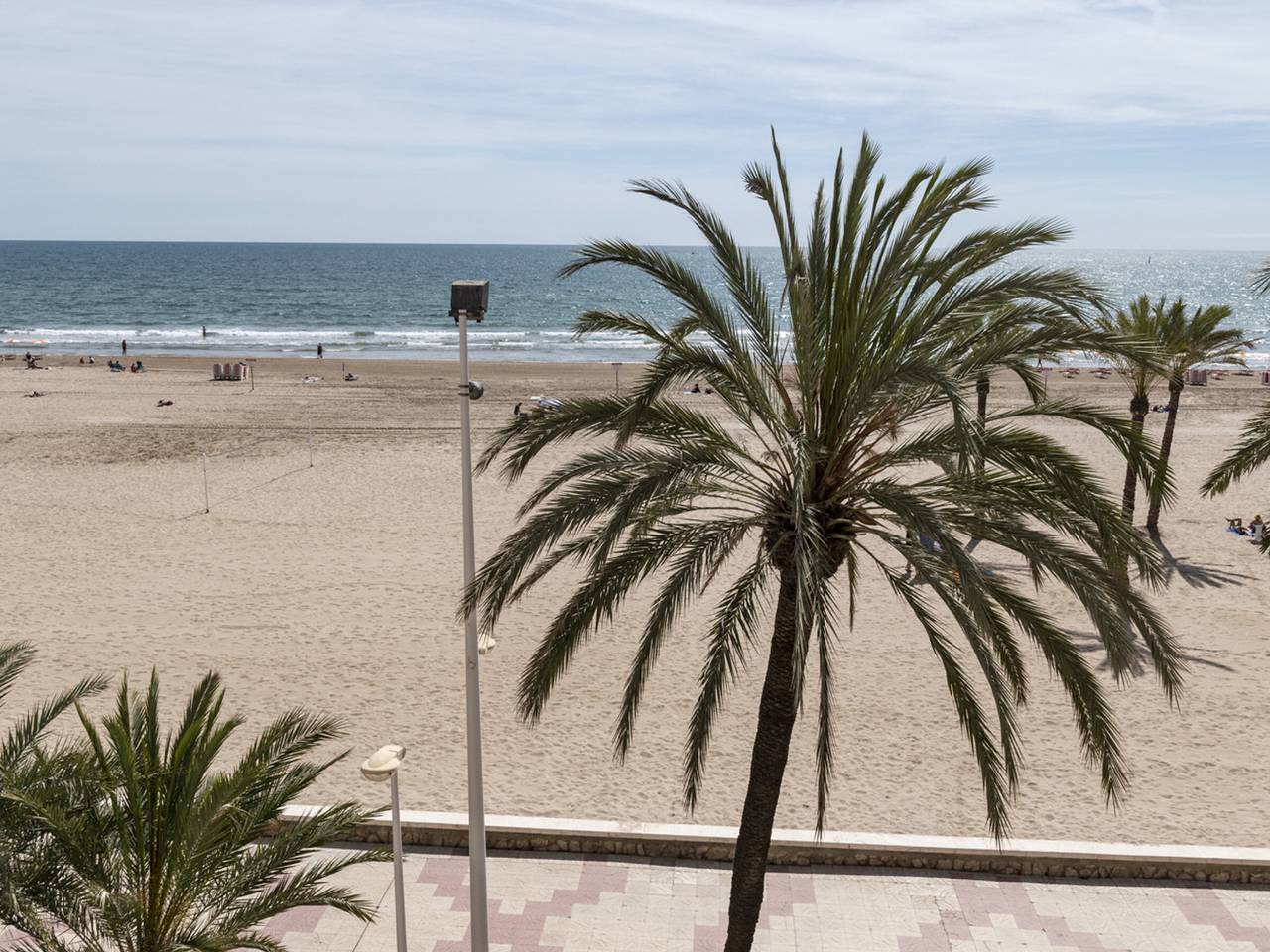 Apartamento entero, Apartamento en la playa con terraza y parking, ideal para 4 personas in Cullera, Costa de Valencia