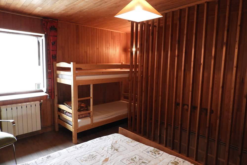 Ganze Wohnung, Duplex mountain apartment for 4 people at the start of hiking and skiing trails in Molines-en-Queyras, Queyras