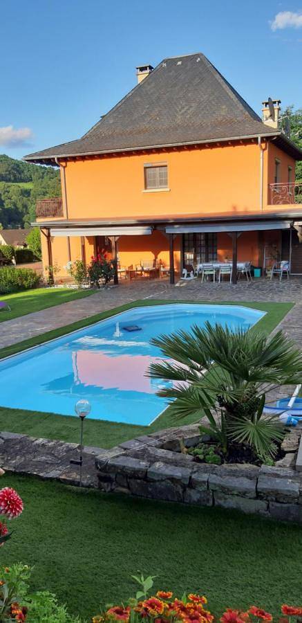 Location de vacances pour 2 personnes, avec Terrasse et Jardin ainsi que Piscine et Vue à Firmi