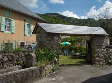 Gîte pour 4 personnes, avec terrasse et jardin à Ustou