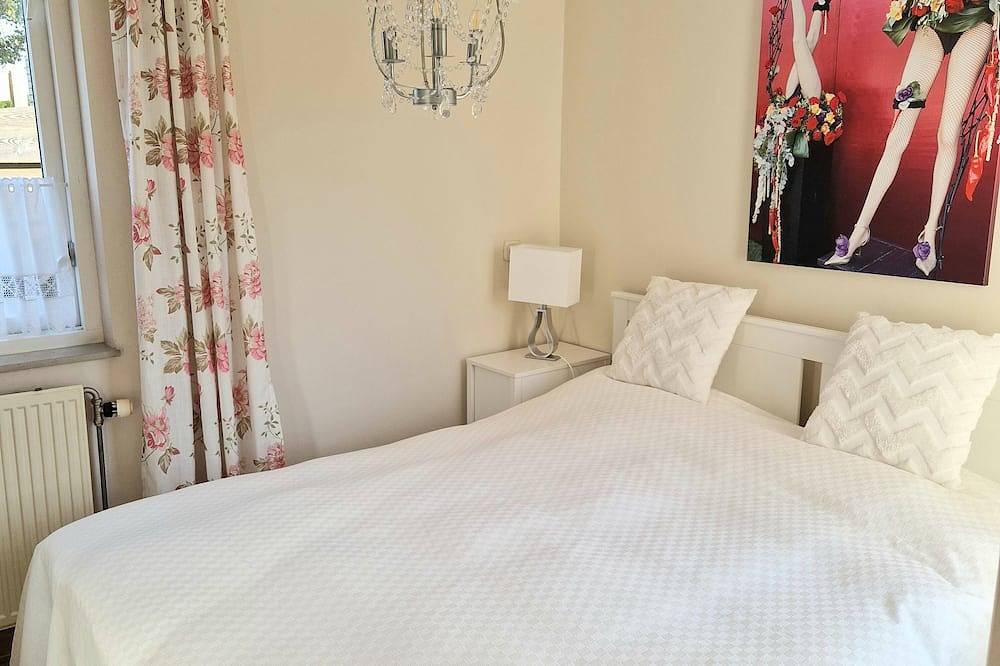 Luxuriöses Ferienhaus mit Überdachter Terrasse und Sauna in Nederlandse Noordzeekust