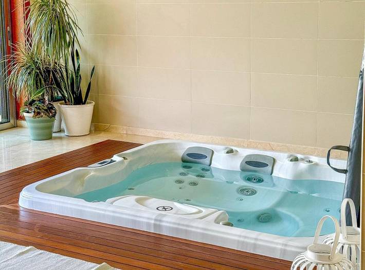 Casa de férias para 10 pessoas, com Varanda e Jacuzzi e ainda Terraço and Jardim em Paredes