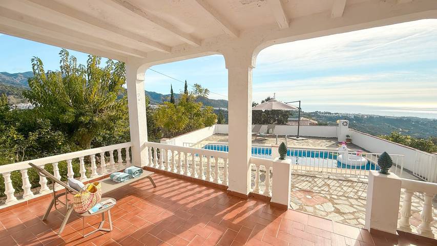 Villa 'Lucía' with Sea View, Wi-Fi and Air Conditioning in Frigiliana, Costa del Sol