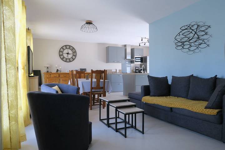 Gîte pour 8 personnes, avec terrasse et jardin
