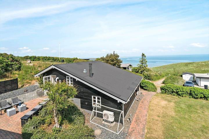 Feriehus for 5 personer, med terrasse - 1