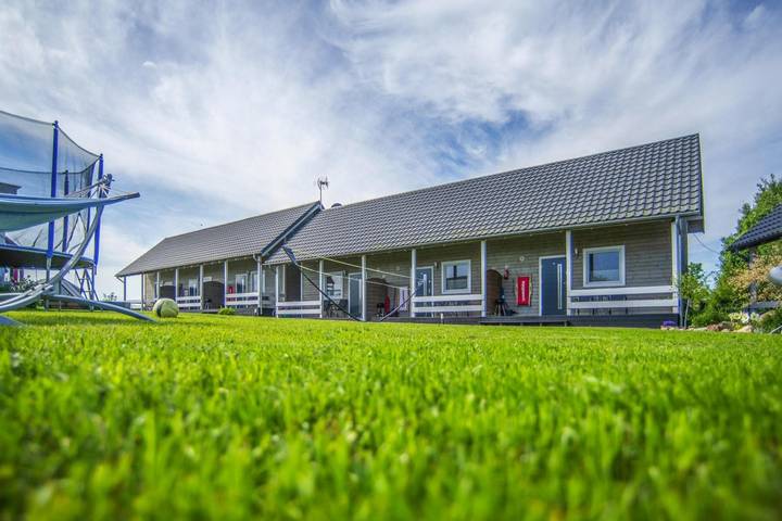 Ferienhaus für 6 Personen, mit Balkon und Whirlpool sowie Garten und Pool in Rewal