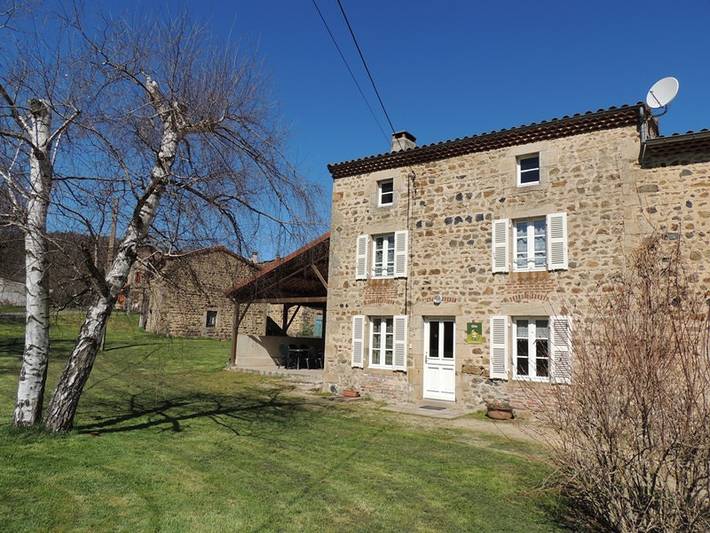 Gîte pour 6 personnes, avec jardin et terrasse à Condat-lès-Montboissier