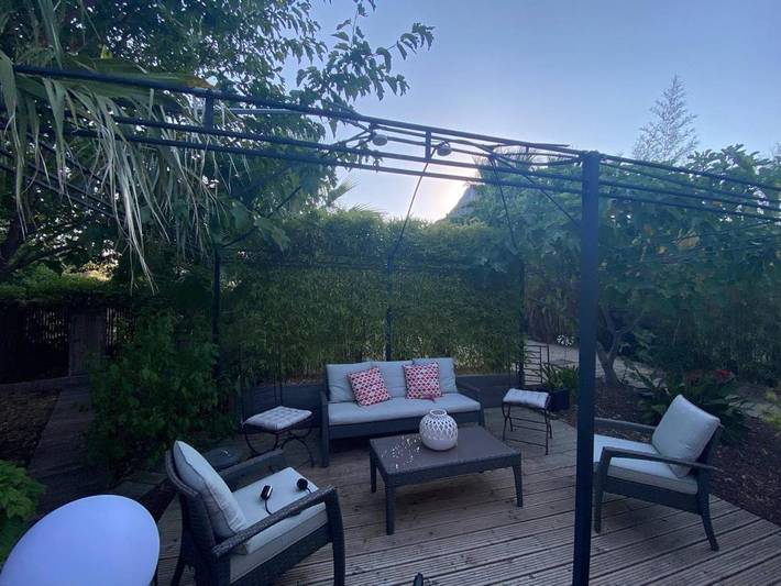 Location de vacances pour 6 personnes, avec jacuzzi et piscine ainsi que bassin pour enfant et jardin à La Farlède - 3