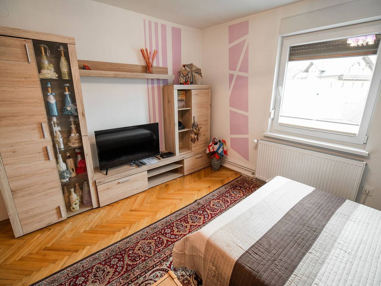 Ganze Wohnung, Quiet and Sunny Apartment with Balcony - Two Bedroom Apartment with Balcony in Karawanken und Bachergebirge, Radovljica