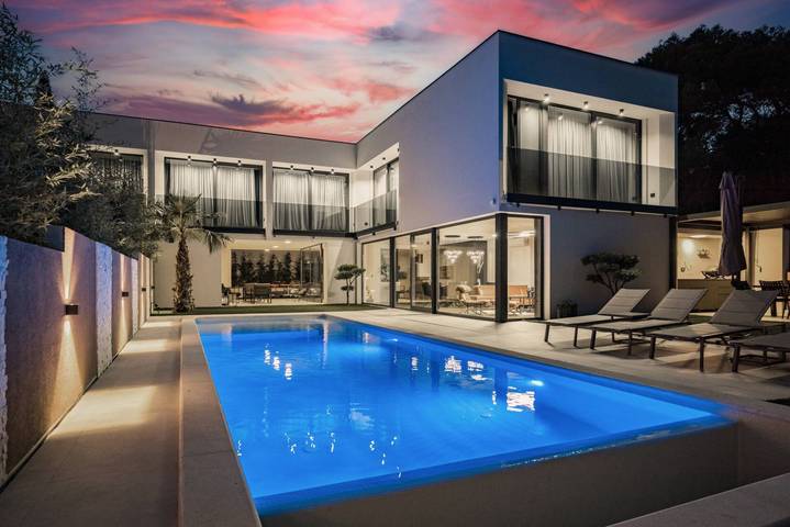 Villa für 8 Personen, mit Sauna und Pool sowie Garten, mit Haustier in Medulin