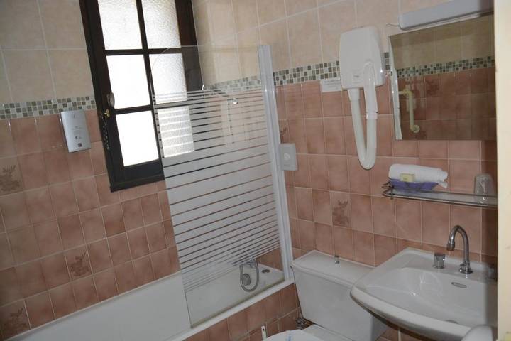 Hôtel pour 4 personnes, avec terrasse à Arudy - 4