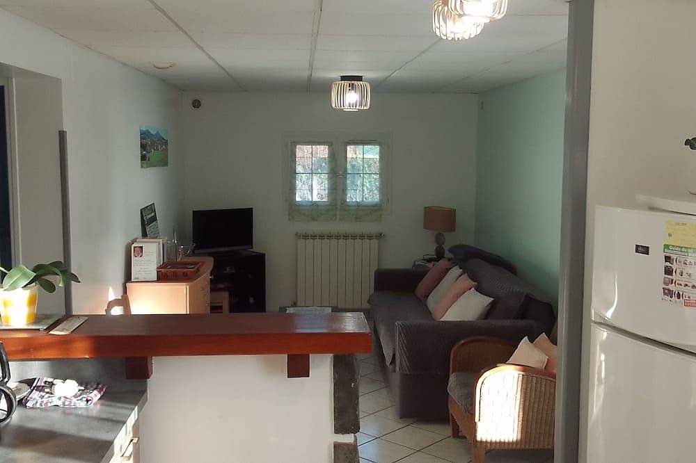 Entire apartment, Rental Apartment Type T2 Curistes ou Vacanciers in Halsou, Bayonne region