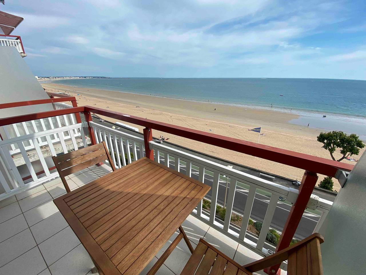 Entire studio, Studio 'Nid Douillet Pour 2, Face À La Mer' with Sea View, Balcony and Wi-Fi in La Baule-Escoublac, Côte d'Amour