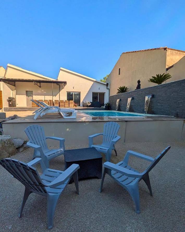 Casa de vacaciones para 15 personas, con piscina y jardín además de jacuzzi y sauna - 1