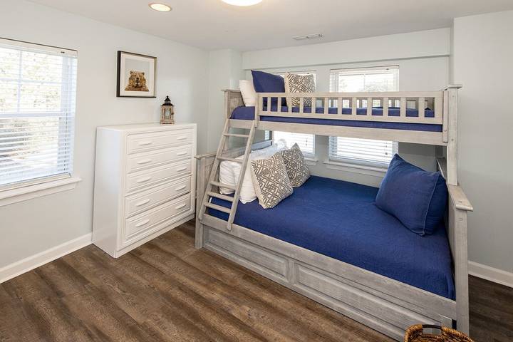 Vacation house for 21 people, with hot tub and balcony in Sandbridge