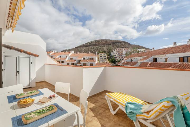 Ático Cardon Beach: Vista montanha, piscina partilhada e Wi-Fi in Playa de las Américas, Arona